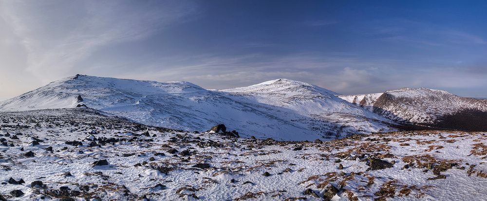 Под тонкой кромкой льда