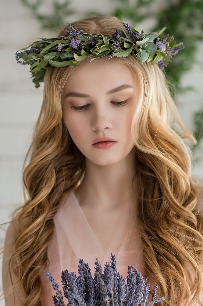 Девушка с лавандой