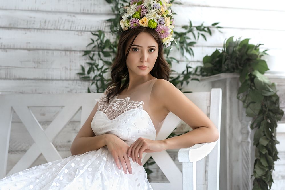 Невеста с цветочной короной