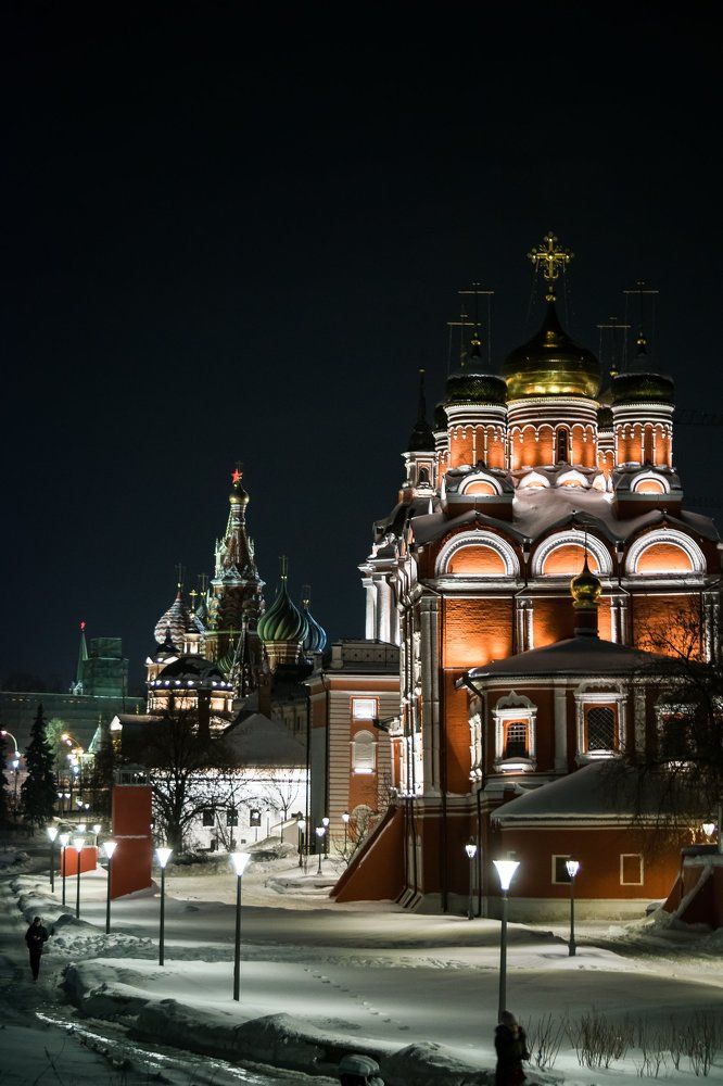 Связь времен в Зарядье.