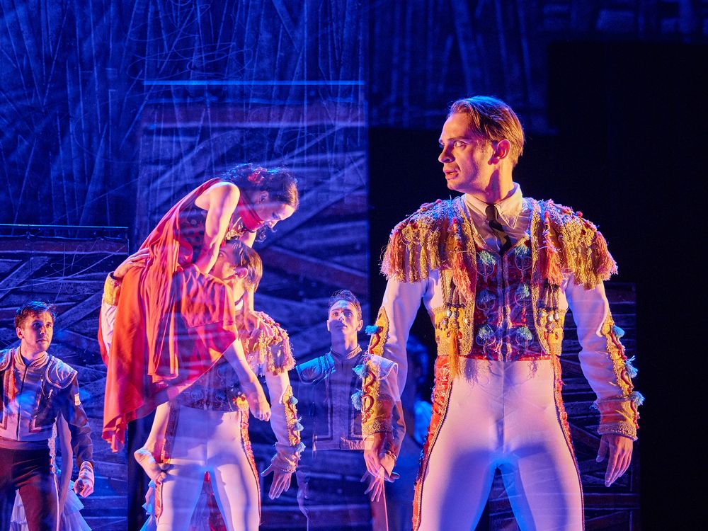 Герои постановки " Кармен.ТВ".