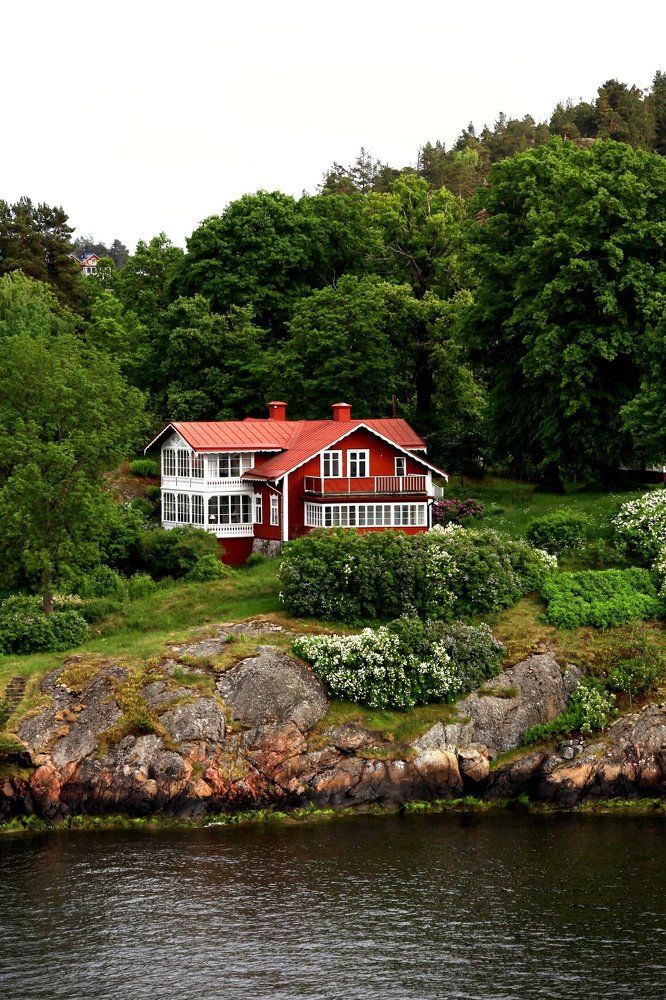 Домик на берегу