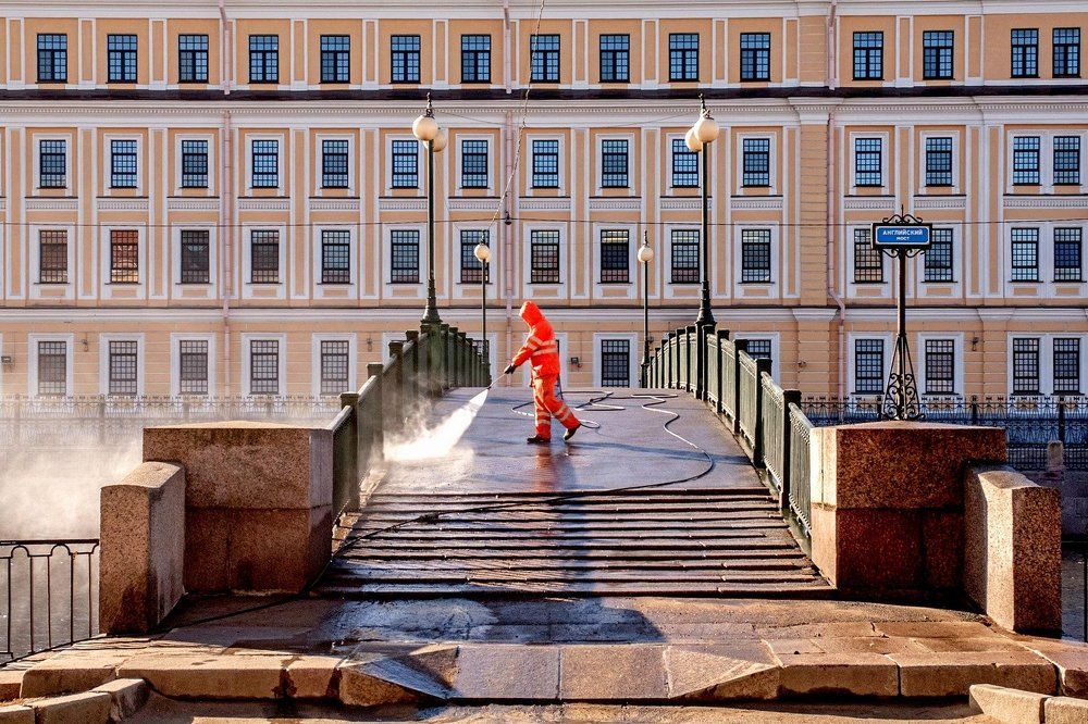 Уборка на Английском мосту.