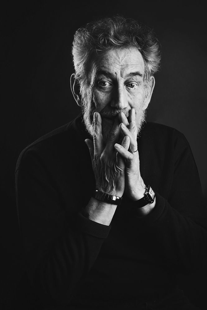 Мужской портрет, задумчивый.