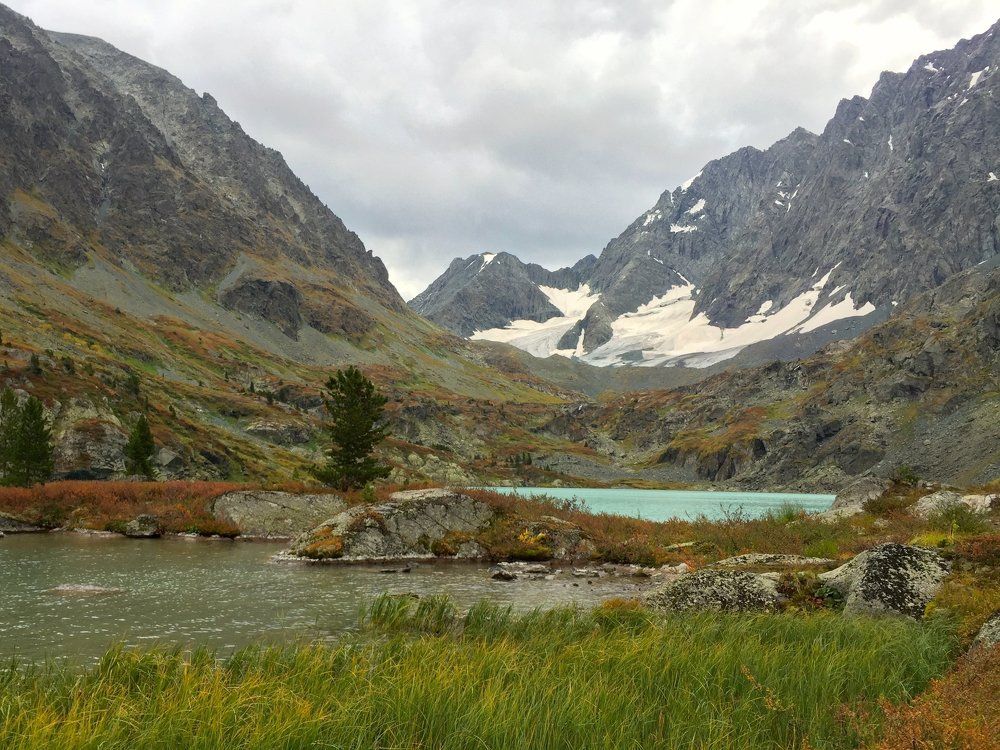 Двухцветное озеро