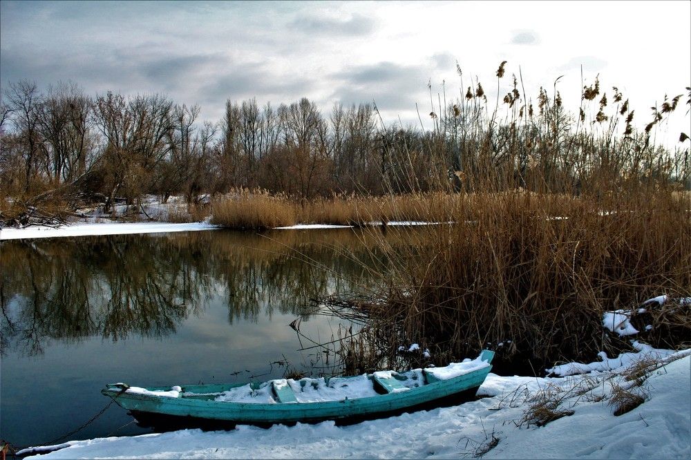 Лодка у реки