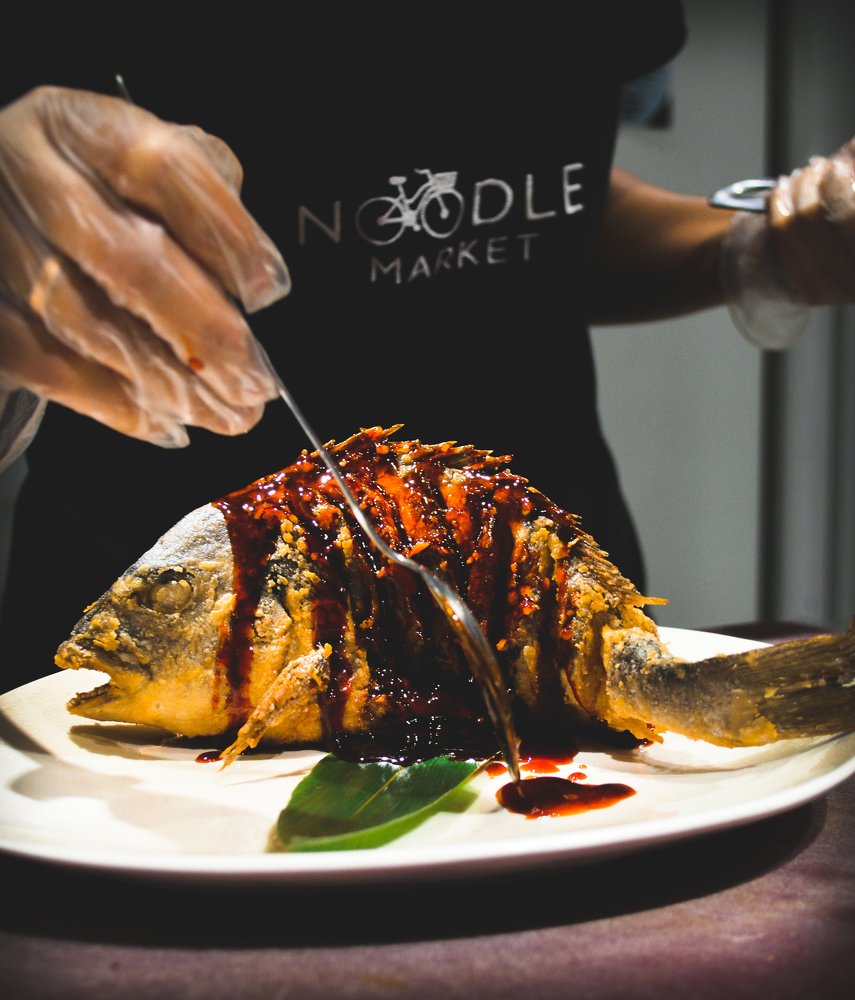 Дорада под соусом сан бей