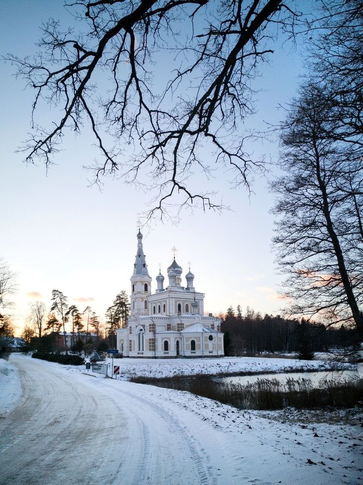 Церковь у реки