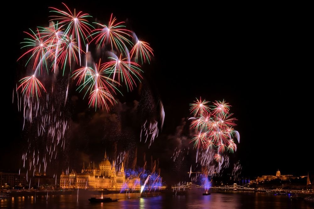 Фейерверк над Дунаем.