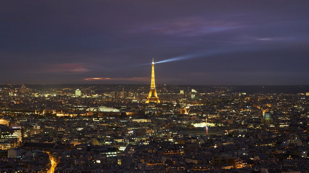 Париж в ночи.