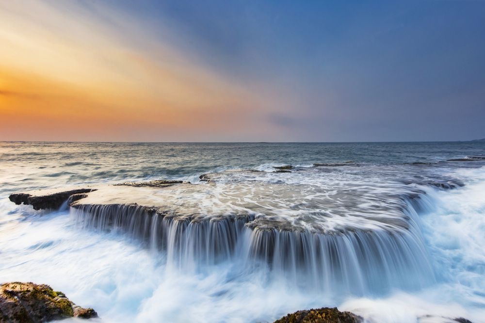 Waterfall between the sea.