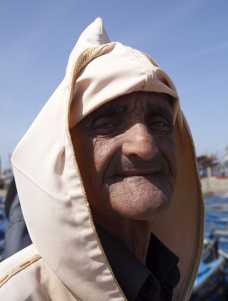 Портрет марокканца в берберской джеллабе (Djellaba)