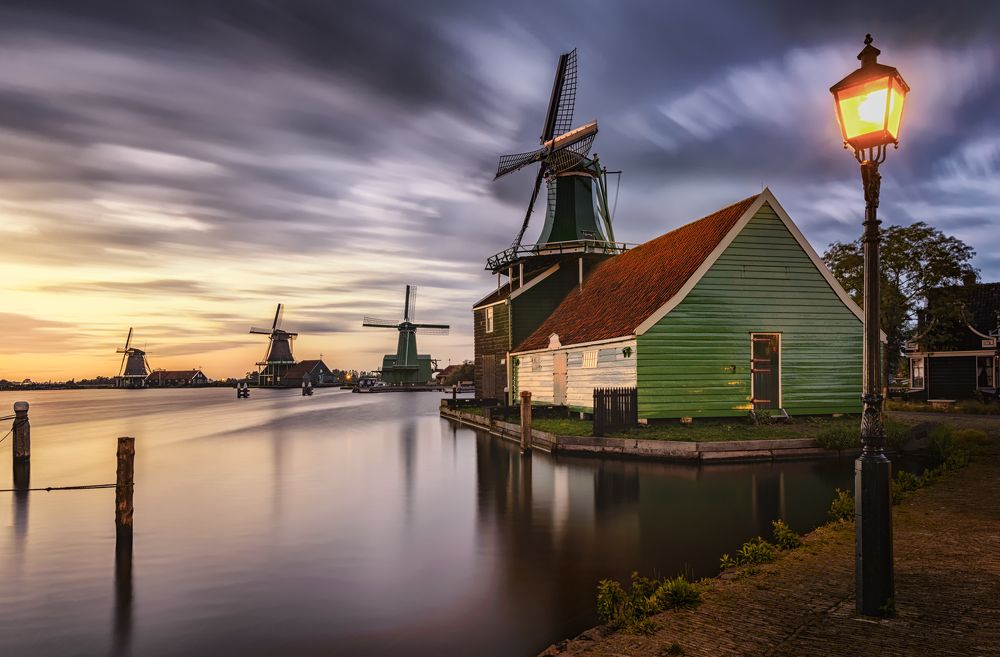 Поздний вечер в деревеньке Заансе Сханс