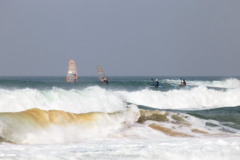 Кто на лодочке катался,кто под парусом ходил
