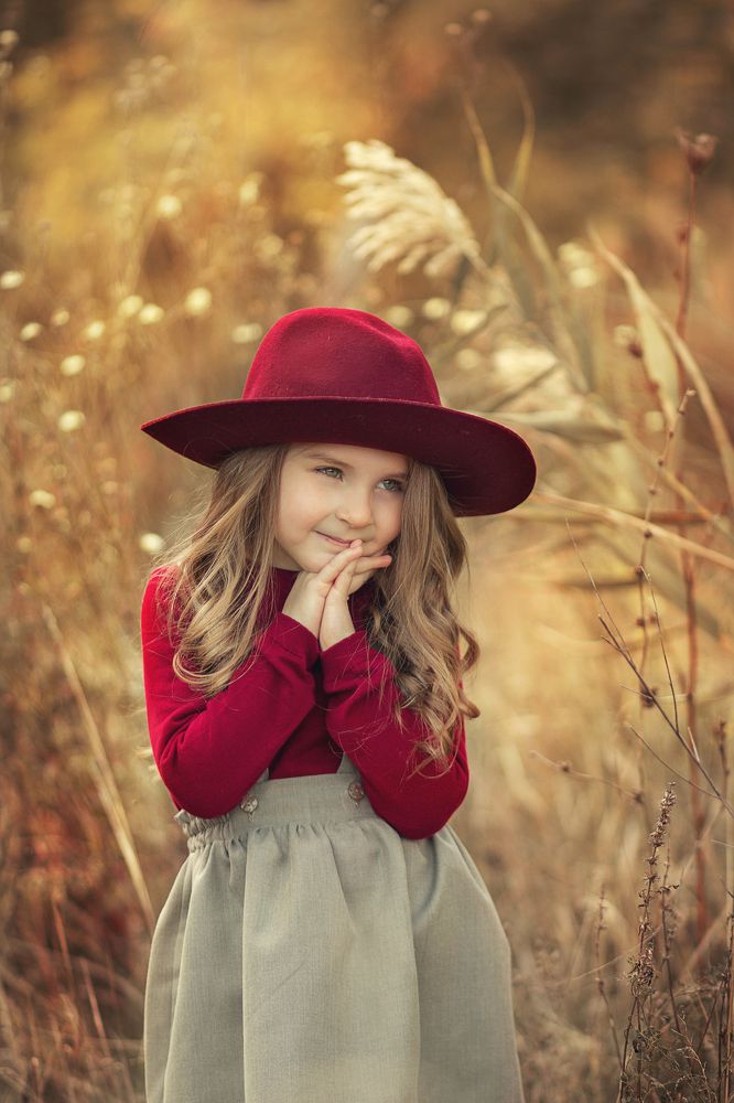 Девушка в красном