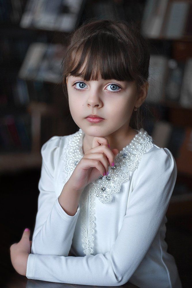 Портрет в библиотеке