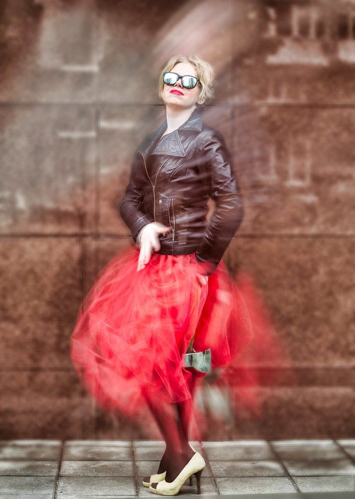 Девушка с топором