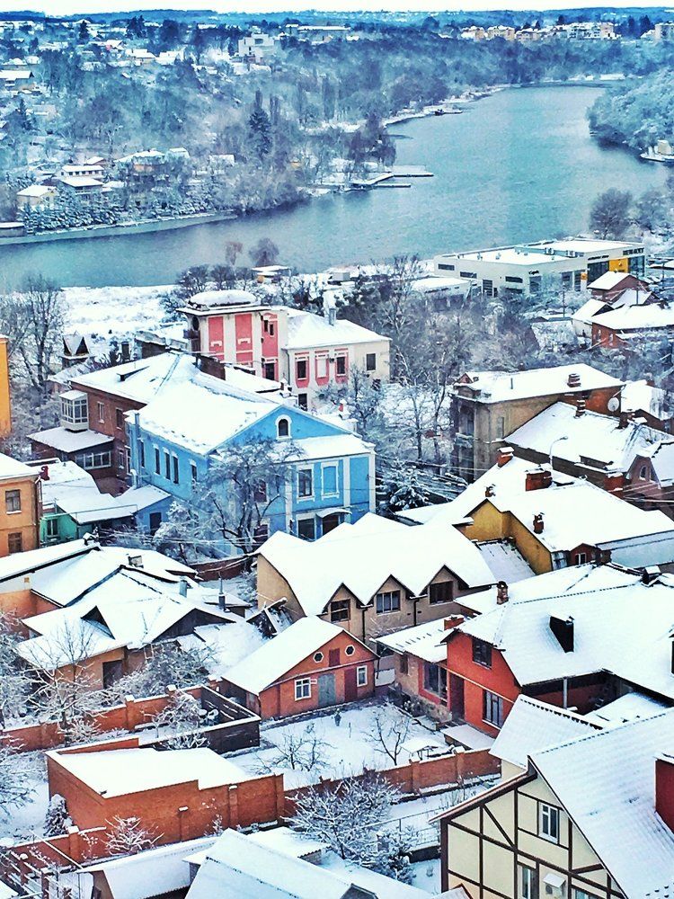 А за окном зима