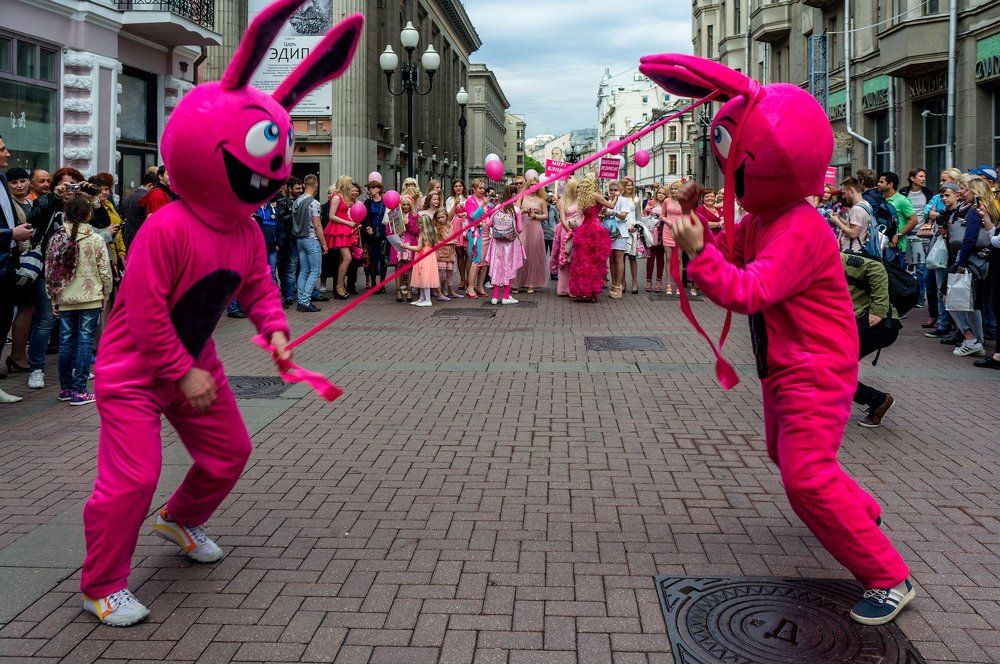 Всемирный день блондинки. Танец розовых кроликов.