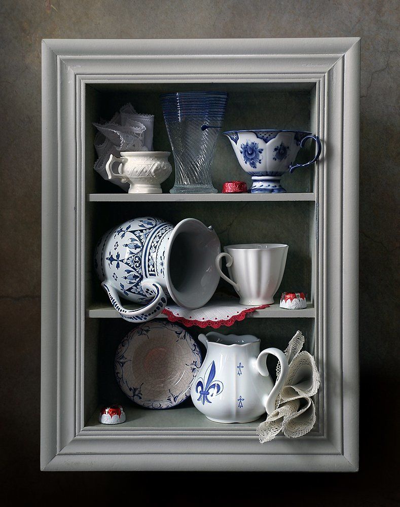 Полочка с посудой
