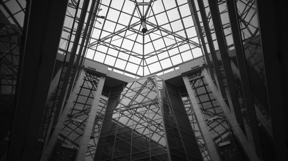 Геометрия, стекло и металл