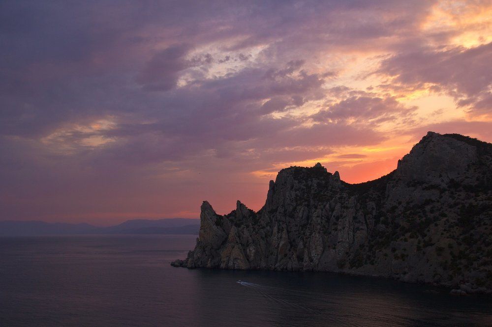 Гора Караул-Оба на закате