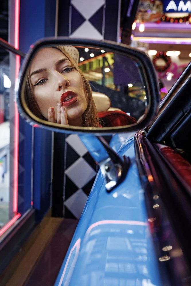 Девушка в зеркале Бьюйка