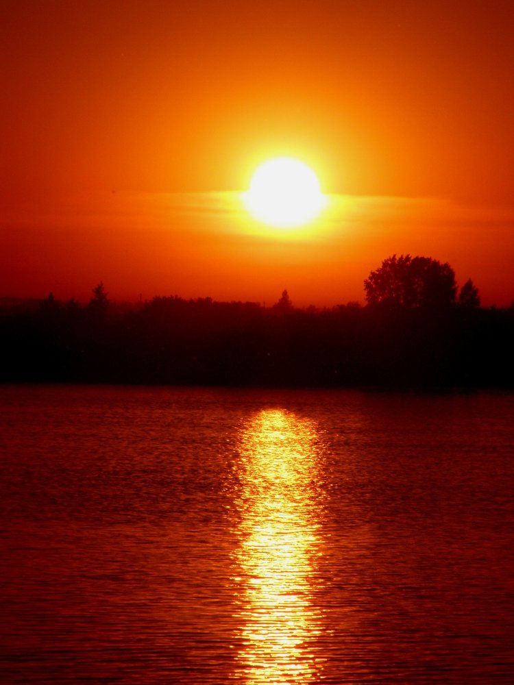 Закат на реке