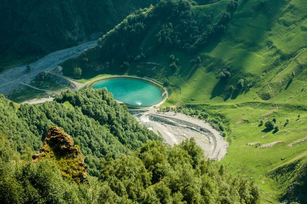 Подножие Крестового перевала.