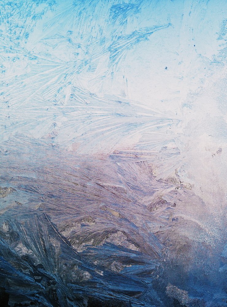 Морозные узоры на окнах общественного транспорта