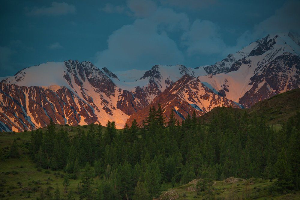 Аврора над Северо-Чуйским хребтом