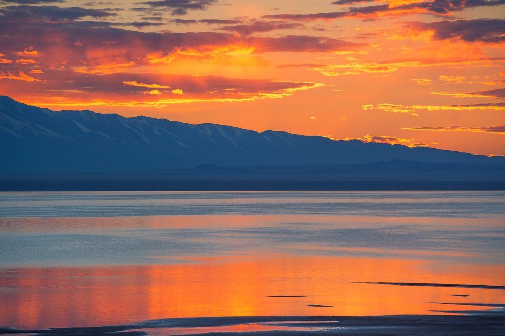 Закат на озере Дурген-Нуур