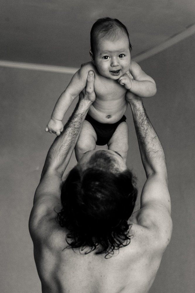 В папиных руках