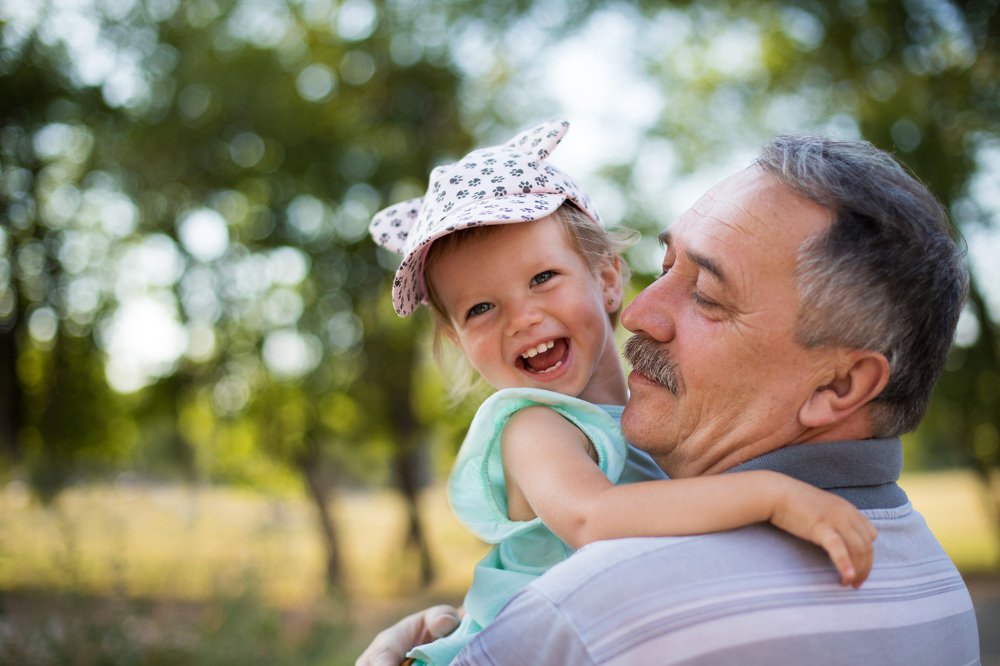 Внучка с дедушкой