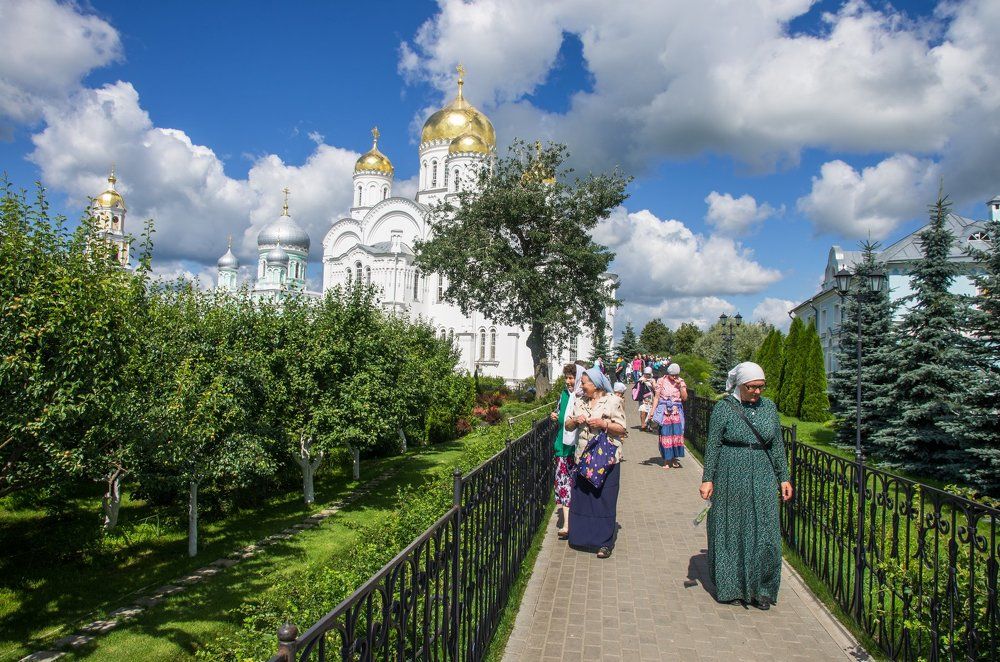 Вдоль Святой канавки