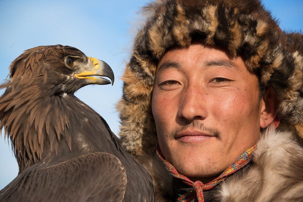 Бауржан с пернатым товарищем