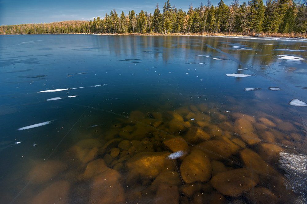 Прозрачный лёд алтайских озёр