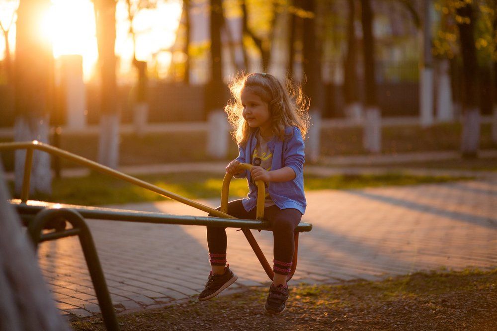Закат на детской площадке