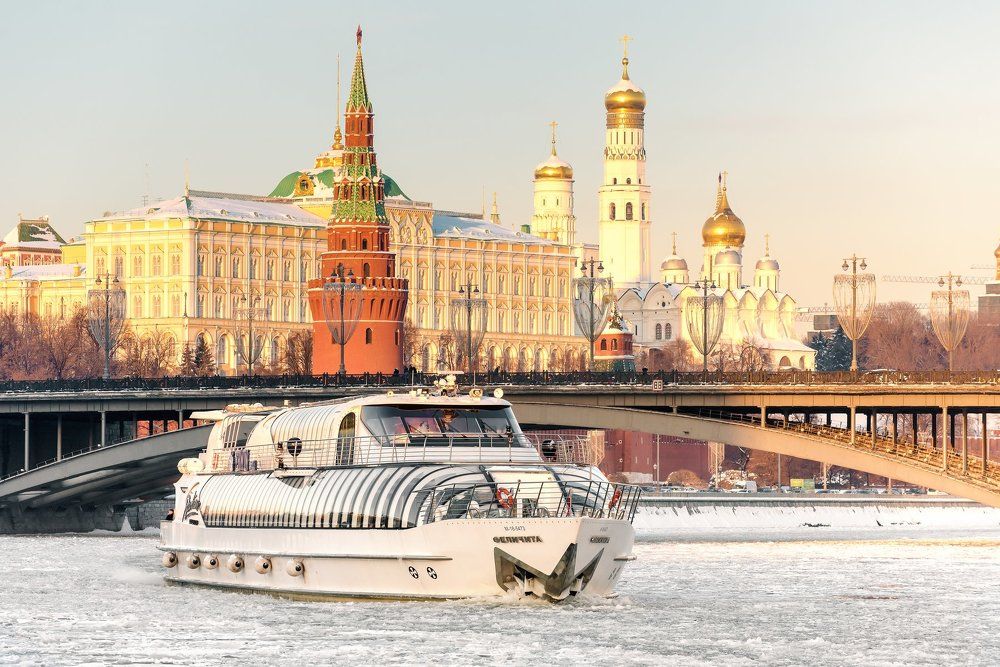 Ледокол у Кремля