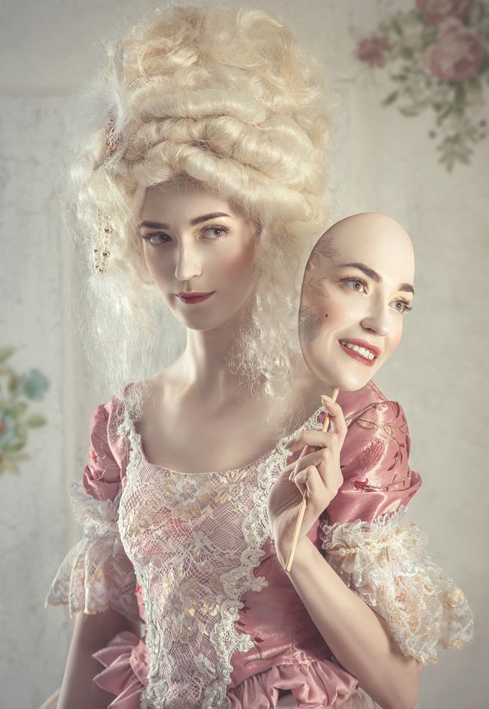 Играя в Марию-Антуанетту, играющую в Марию-Антуанетту