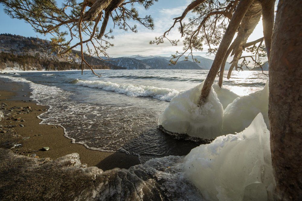 Телецкое озеро в январе