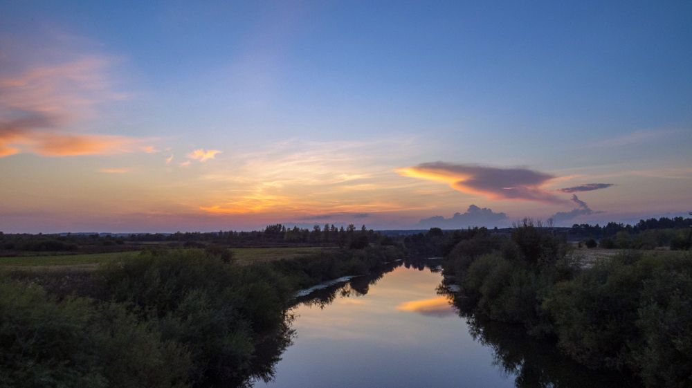 Закат на реке