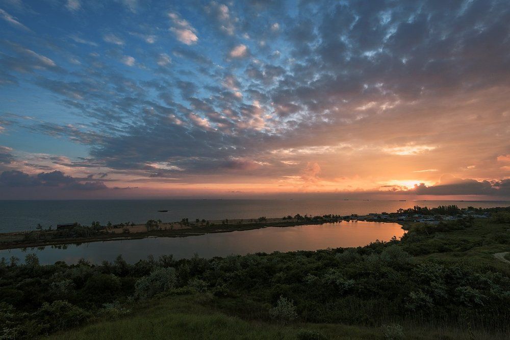 Рассвет над Азовским морем