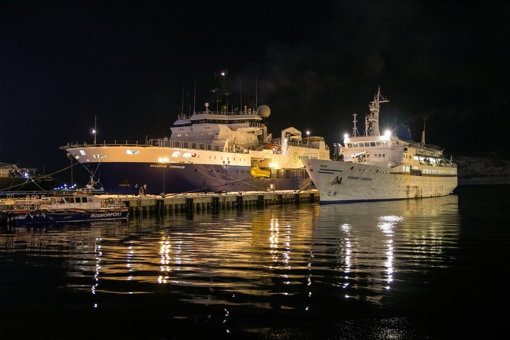 Ночь в порту