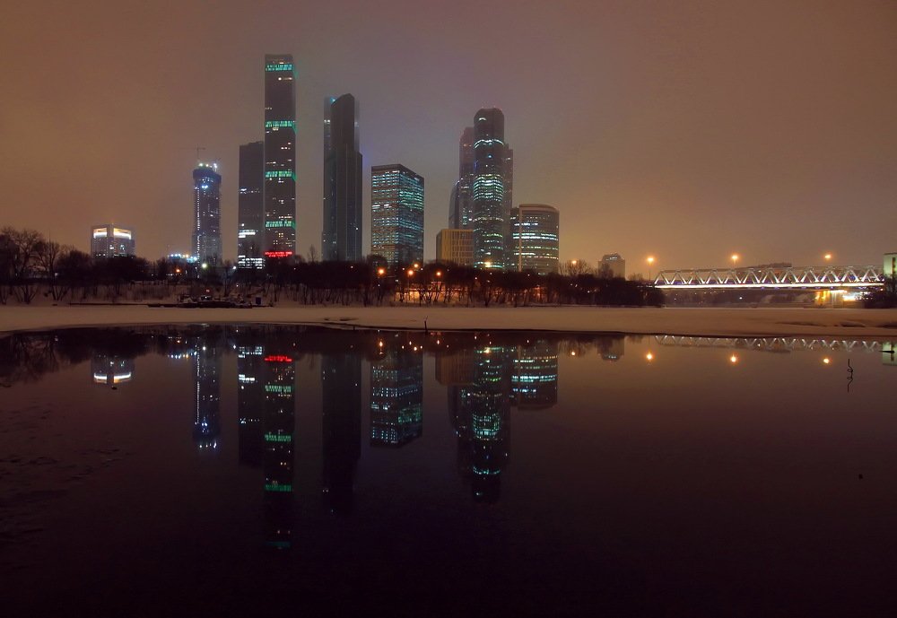 Сити, ночной кадр