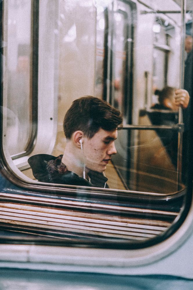 человек в метро