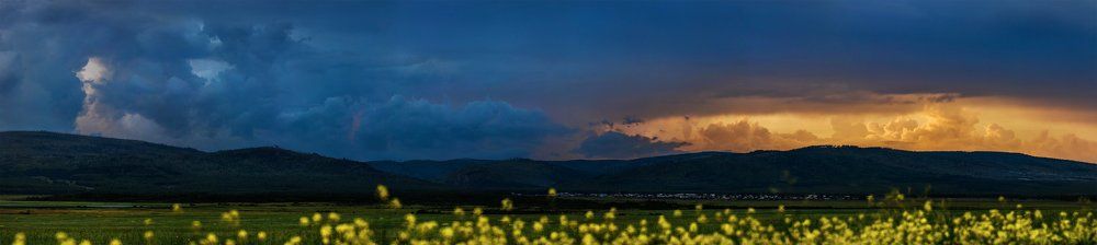 Под небом голубым есть город золотой...
