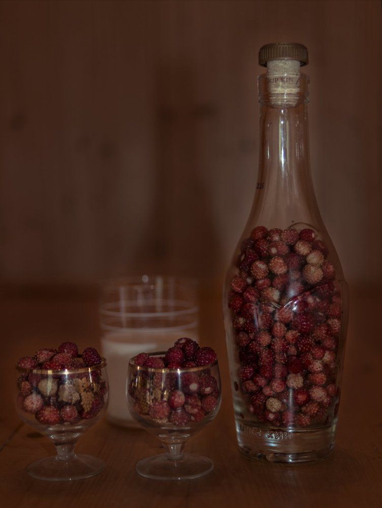 А не хлопнуть ли нам по рюмашке?