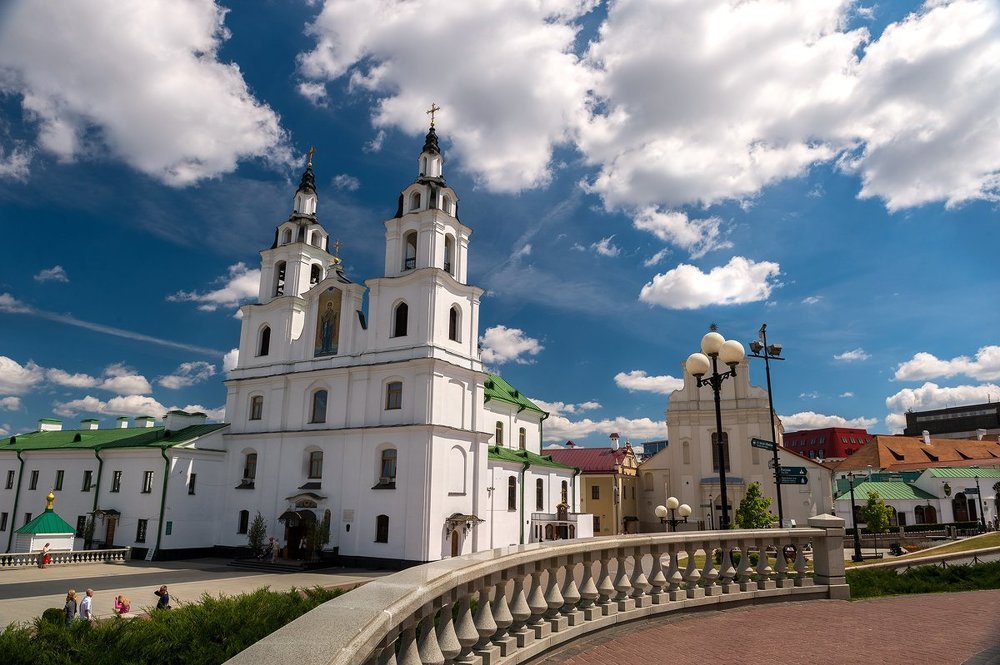 "Купаясь в белых облаках"