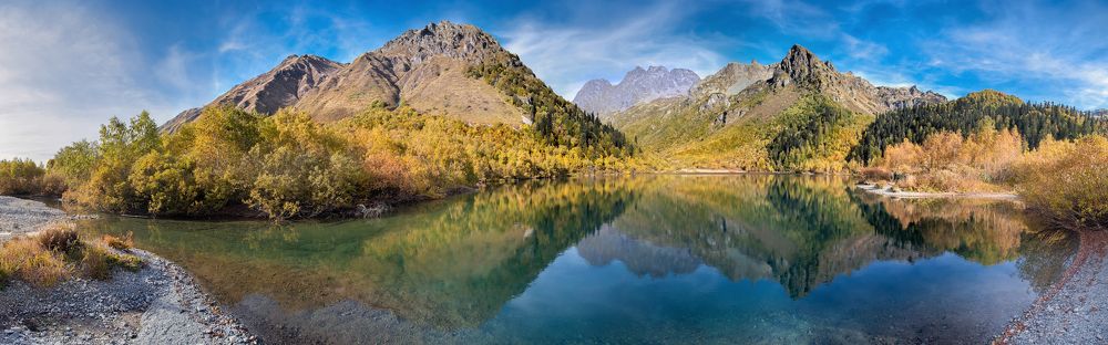 Осенняя панорама озера Кардывач